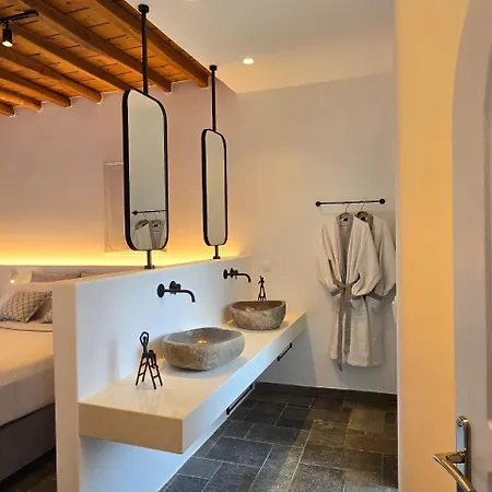 C Mykonos Vendégház 4*